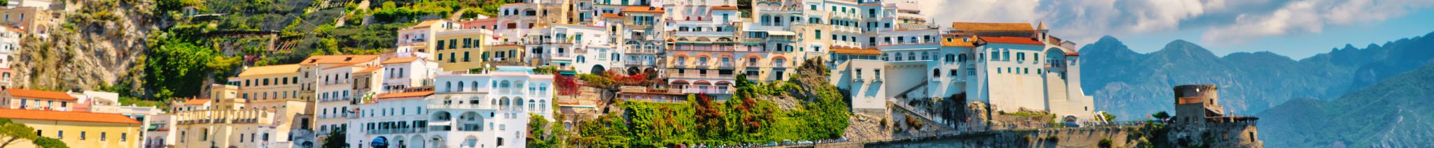La Costiera Amalfitana vista dalla strada panoramica a picco sul mare