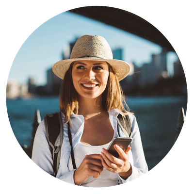 Guida turistica abilitata che accompagna i visitatori